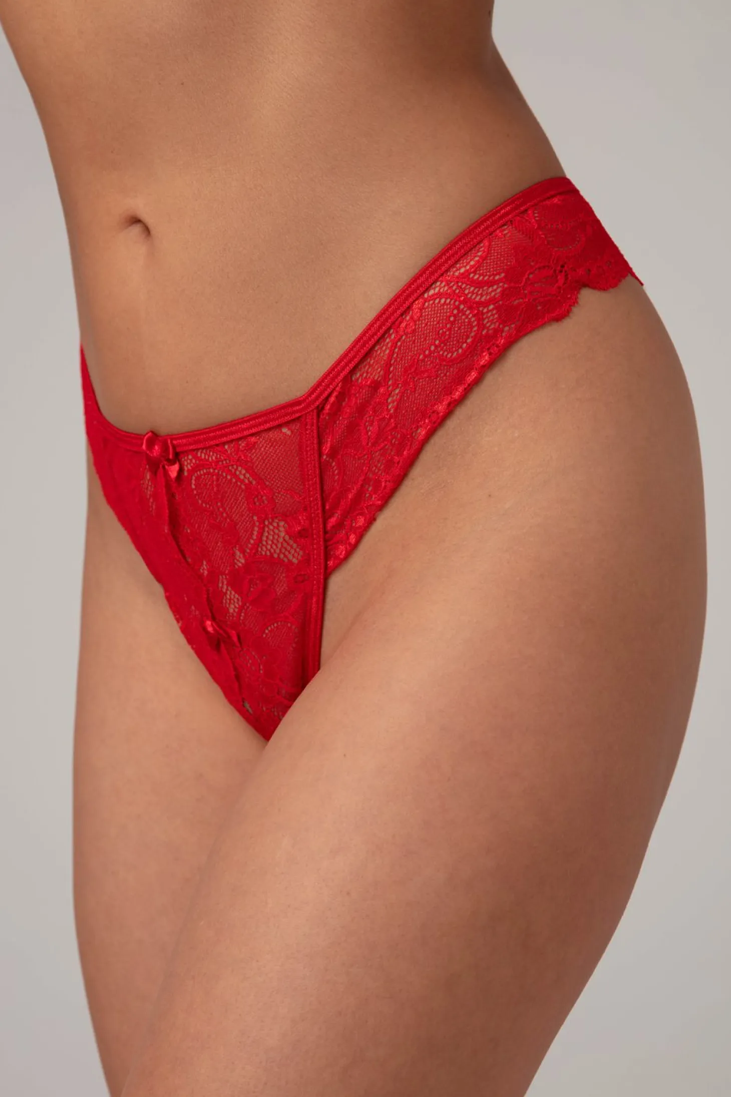 Christine - String en dentelle avec entrejambe ouverte Marzia - Rouge