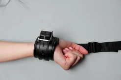 XR Brands - Kit de Contrainte de Lit Menottes de Lit - Noir